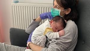 Lire la suite à propos de l’article Le COVID-19 a été diagnostiqué chez 3 nouveau-nés sur 33 nés d’une mère atteinte de la maladie